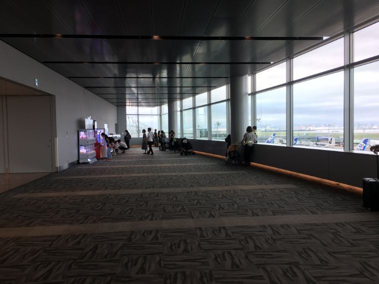 羽田空港第２ターミナルの展望デッキ室内部分